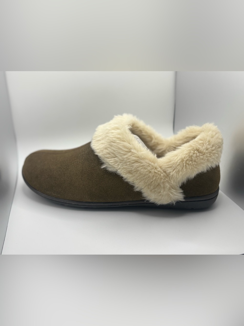 Clark’s Women’s Suede Bootie Slippers Size 11M